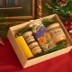 Kalėdinė dovana kartoninėje dėžutėje (Medus, žiedadulkės, duonelė, žolelių arbara ir vaško žvakė)