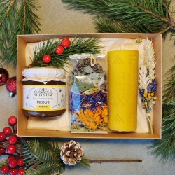 Kalėdinė dovana, medus, arbata ir natūralaus vaško žvakė